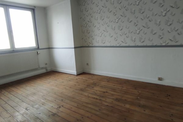 Chambre 1 dans appartement duplex dans immeuble de rapport à Lille Lomme vendu par agence immobilière Facilimmo59 à Genech