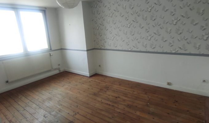 Chambre 2 dans appartement duplex dans immeuble de rapport à Lille Lomme vendu par agence immobilière Facilimmo59 à Genech
