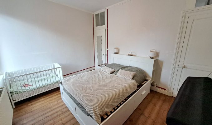 Chambre parentale dans maison 1930 à vendre à Douai par l'agence immobilière Facilimmo59 à Genech