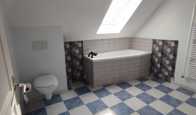 Salle de bains dans maison à vendre à Mons en Pévèle par l'agence Facilimmo59 à Genech
